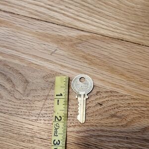 Clin5on Lock Compnay Silver Key with Round Head Vintage